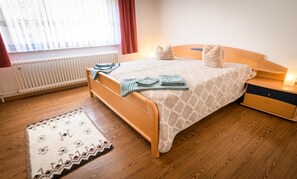 1 bedroom, in-room safe, iron/ironing board, travel cot - Richards im Haus Kallin ground floor apartment with terrace near the forest, hiking trails (Idar-Oberstein)
