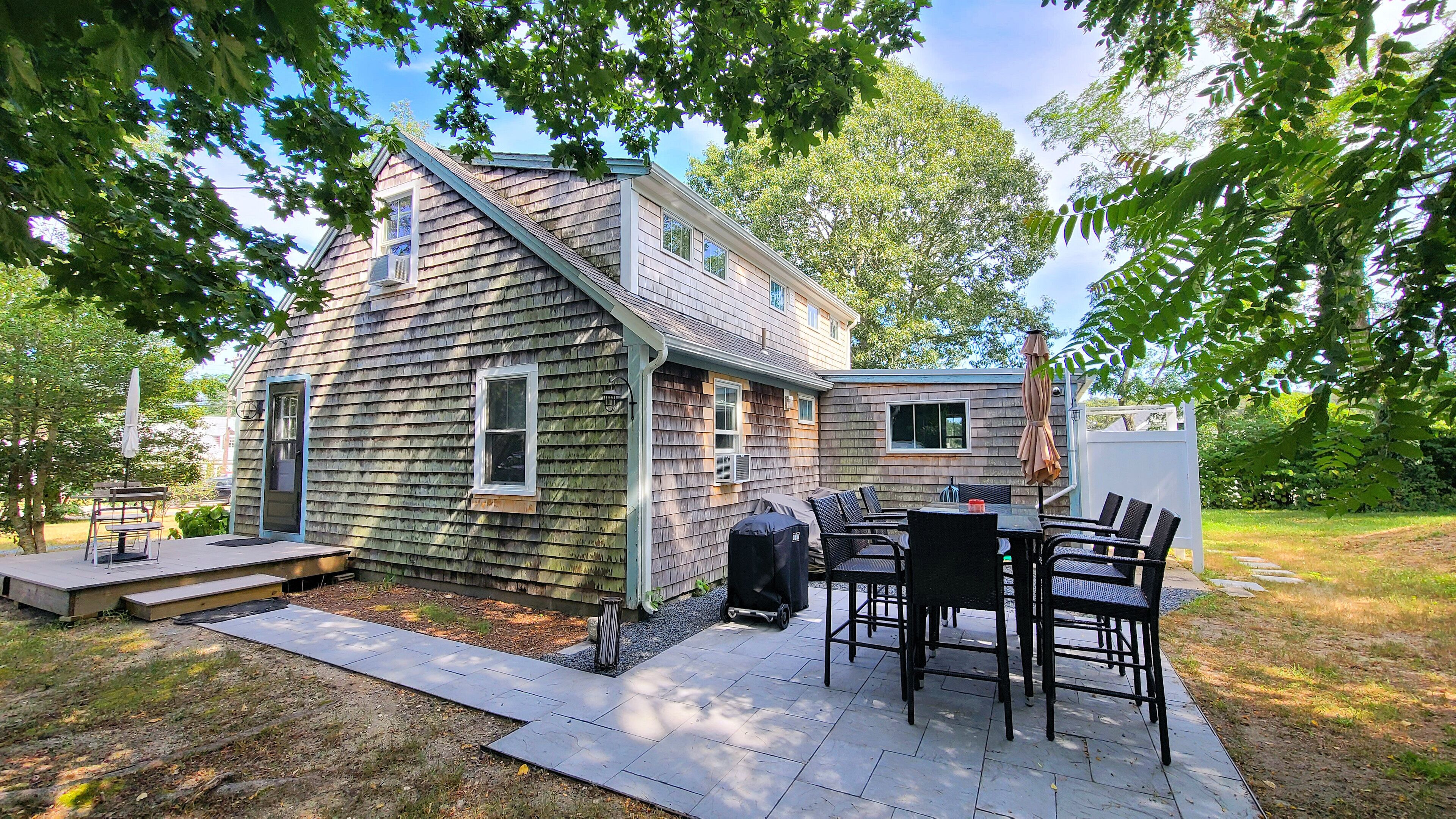 Newly Renovated 4BD--A/C, Patio, Enclosed Outdoor Shower, Dog-Friendly