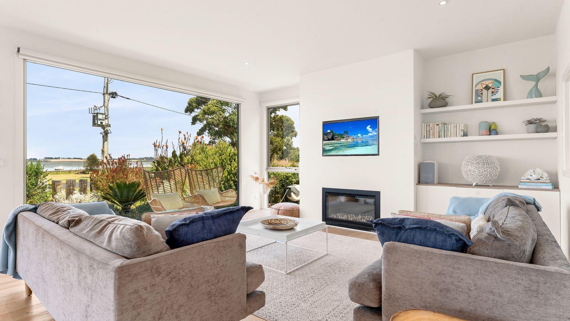 Fernseher, Kamin, DVD-Player, Tischtennisplatte