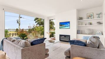 TV, fireplace, DVD player, table tennis