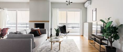 Deluxe Apartment | Living area | 43-inch Smart TV with digital channels, TV, Netflix