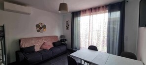 Family Studio | Premium bedding, individually decorated, free WiFi, bed sheets - Le Cocon de Lily (Saint-Savin)