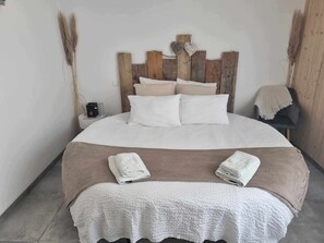 Ropa de cama de alta calidad, decoración personalizada y wifi gratis