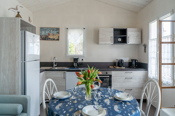 Réfrigérateur, micro-ondes, lave-vaisselle, cafetière/bouilloire