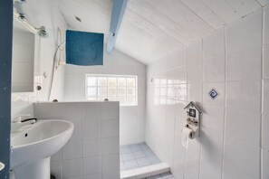 Douche, sèche-cheveux