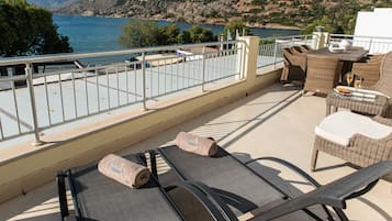 2 Bedroom 2 Bathroom Residence with Sea View | Vista do quarto