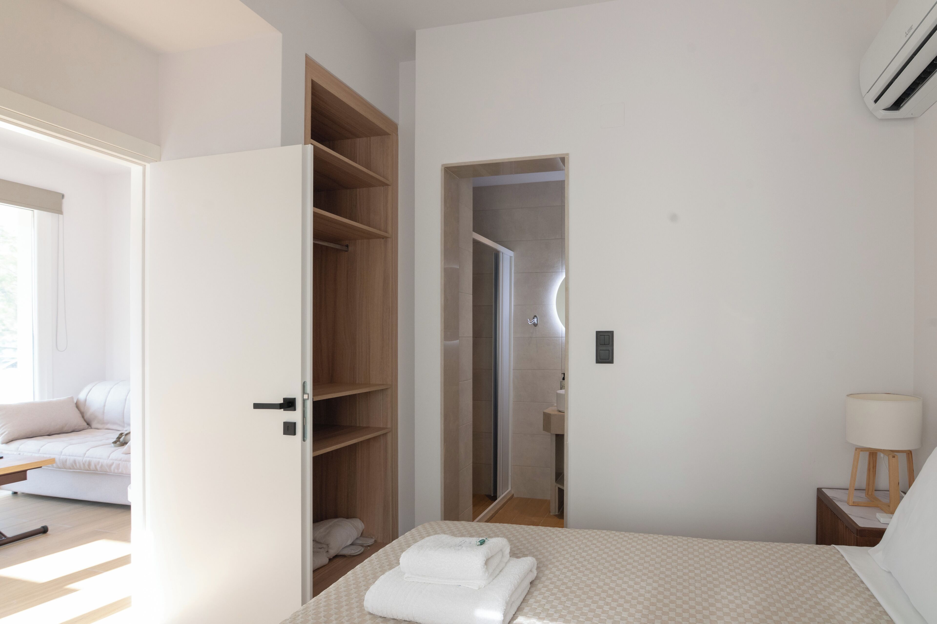 Caja de seguridad en la habitación y sistema de insonorización 
