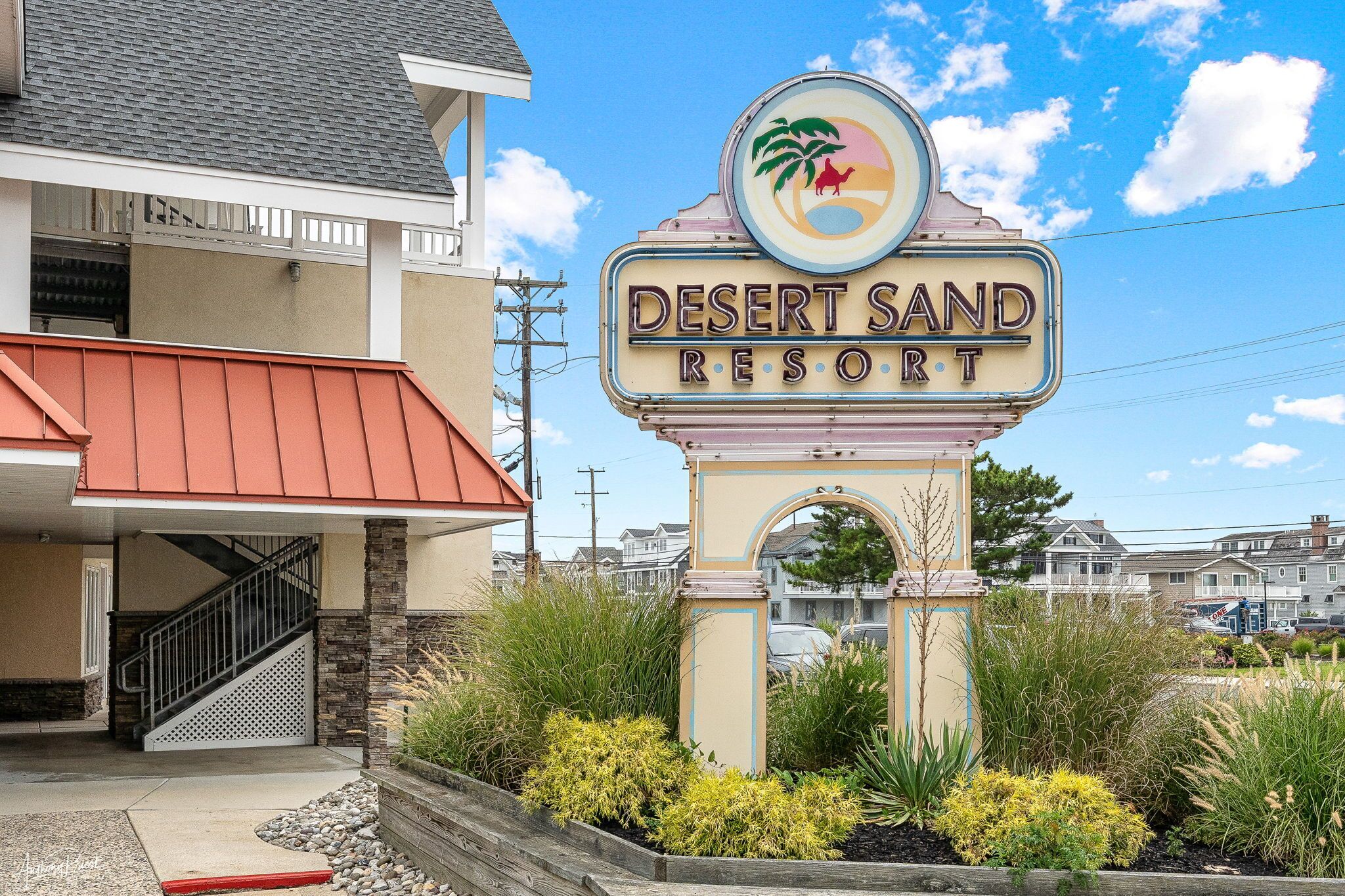 Meticulous 1 bedroom 2 bathroom condo conveniently located only a block to the Seven Mile Islands world class beaches!