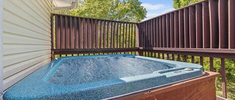 Outdoor spa tub