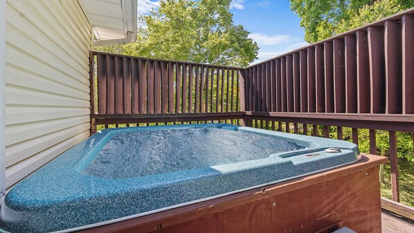 Tina de hidromasaje al aire libre