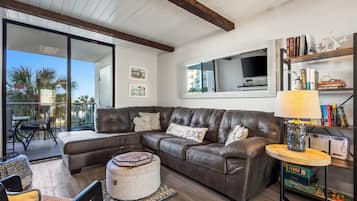 Televisión y chimenea