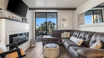 Televisión y chimenea