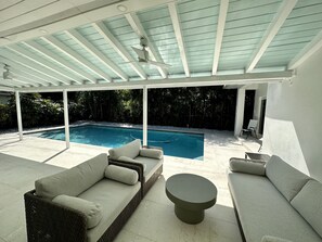 Outdoor pool, a heated pool - Coral Gables (Coral Gables)
