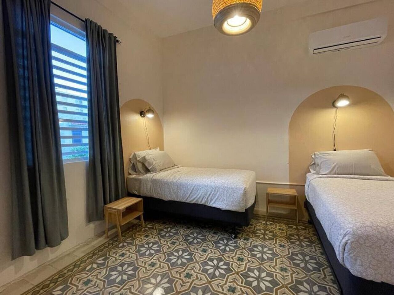 2 habitaciones, escritorio, tabla de planchar con plancha y wifi 