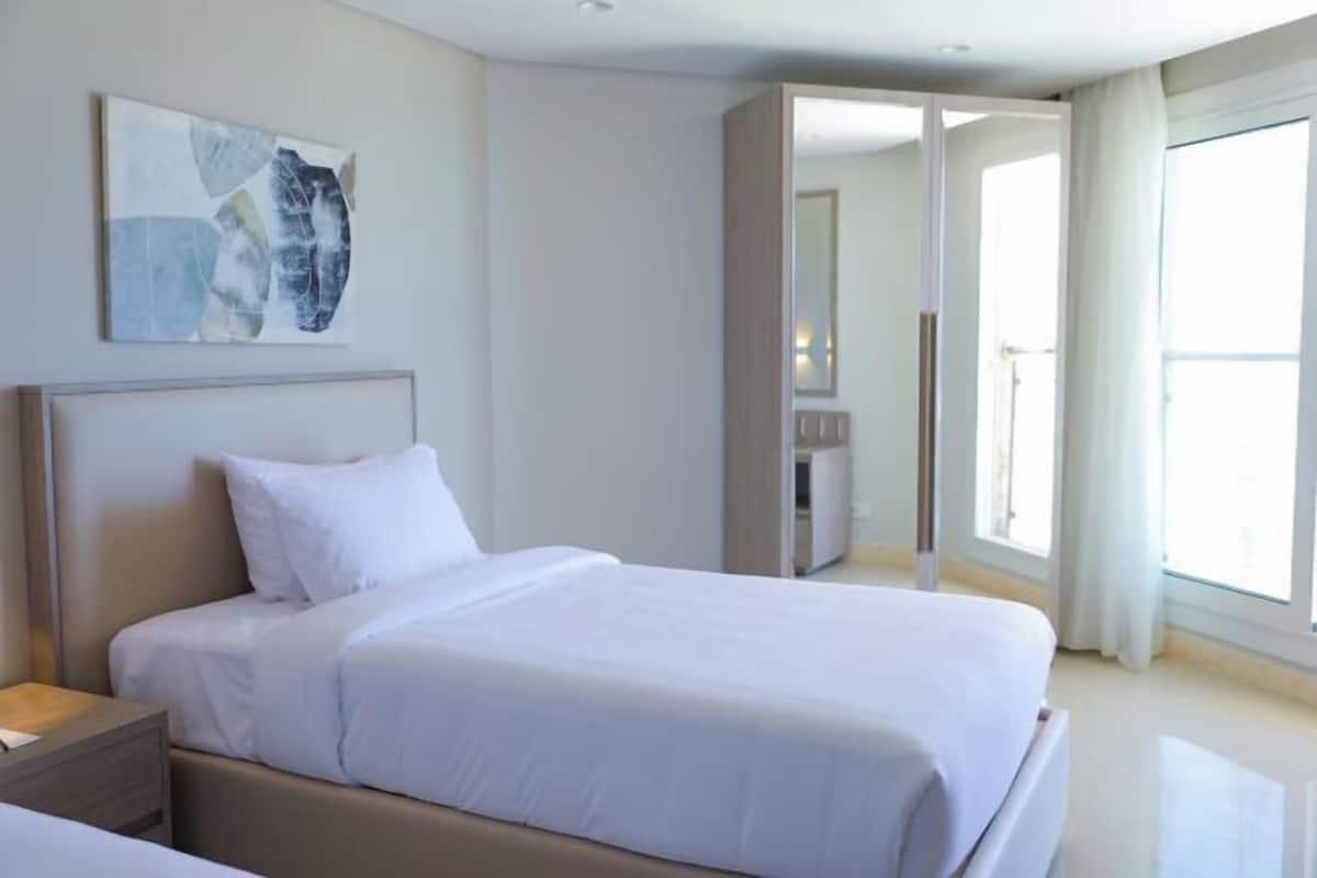 1 habitación, escritorio, cunas y camas extra