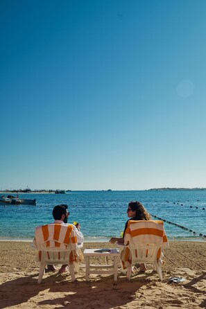 Ubicación a pie de playa y arena blanca