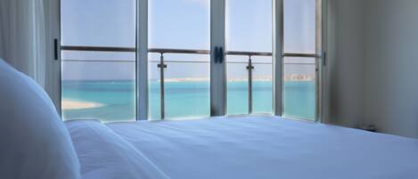 Schreibtisch, Babybetten, Zustellbetten, Bettwäsche