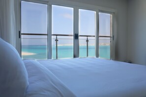 Desk, cots/infant beds, rollaway beds, bed sheets - Triumph White Sands (Marsa Matrouh)