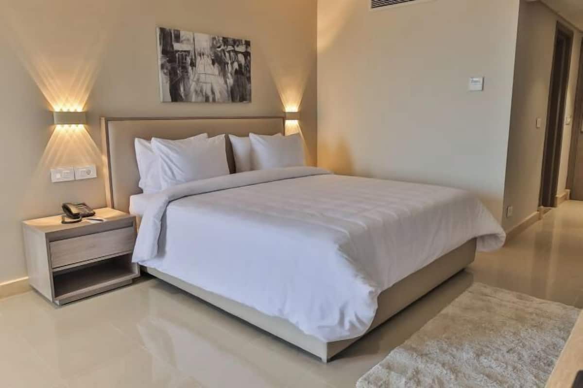 1 habitación, escritorio, cunas y camas extra