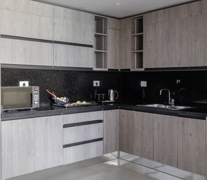 Family Suite (Sea Panoramic) | Private kitchen
