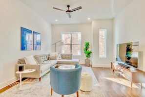 TV, offices - Huge Luxury Brand New Downtown Home w Rooftop Deck (Nashville)