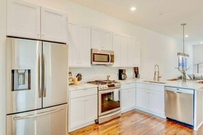 Fridge, microwave, oven, stovetop - Huge Luxury Brand New Downtown Home w Rooftop Deck (Nashville)