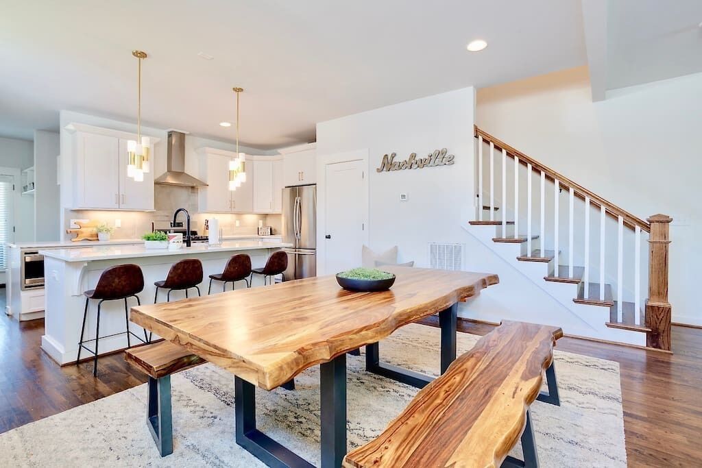 Large Downtown Home! 11 Comfy Beds!