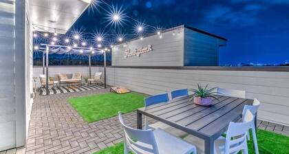 Willie’s World! 14 Beds*GameRoom*Huge Rooftop!