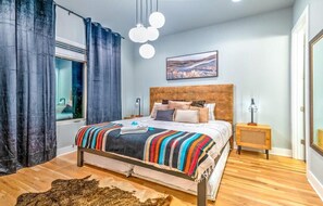 4 bedrooms, iron/ironing board, WiFi, bed sheets