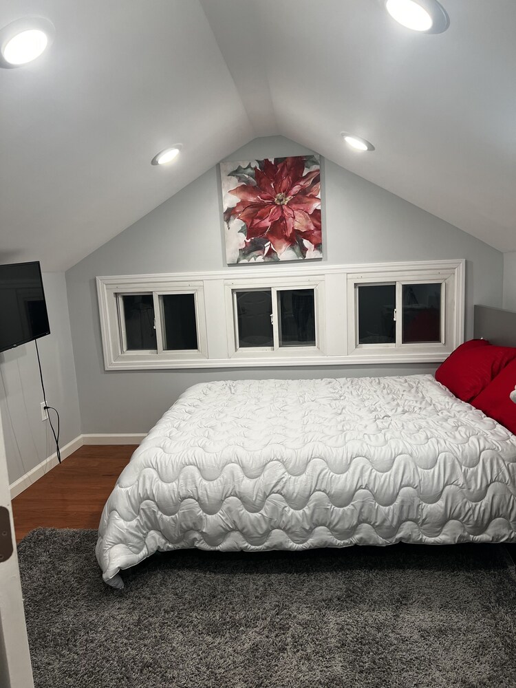 Cranfod Gem 4 Beds/2 Baths with Parking Nearby Newark Airport