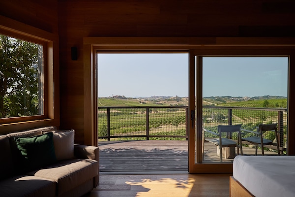 Signature kamer, 1 queensize bed (Suspended House in the Vineyards) | Lakens van Egyptisch katoen, luxe beddengoed, donzen dekbedden