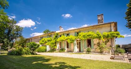 TrÚs belle maison de charme avec grande piscine chauffée proche de Saint-Emilion