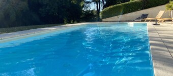 Charming house with large heated swimming pool near Saint-Emilion