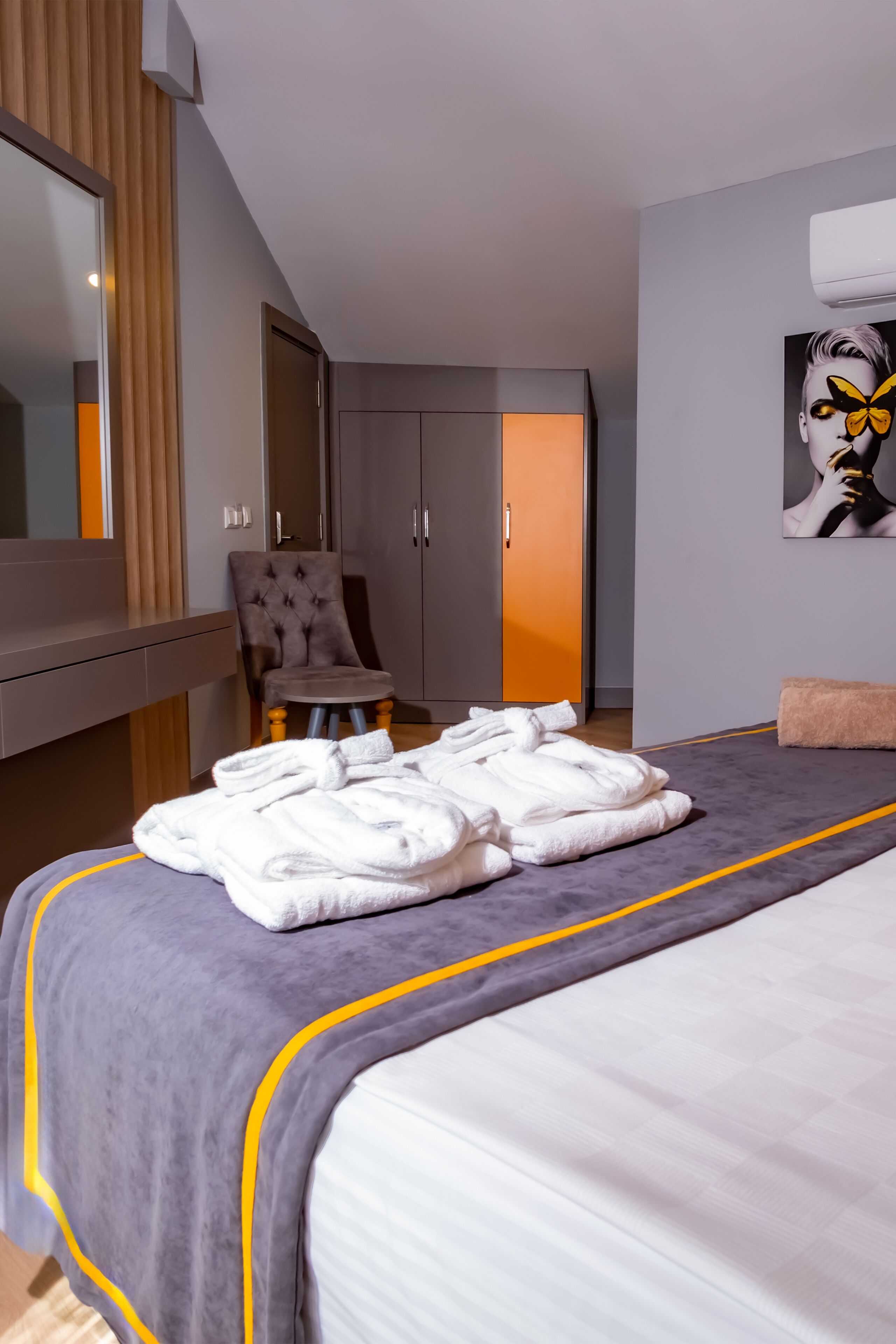 Ropa de cama de alta calidad y minibar con artículos gratuitos 