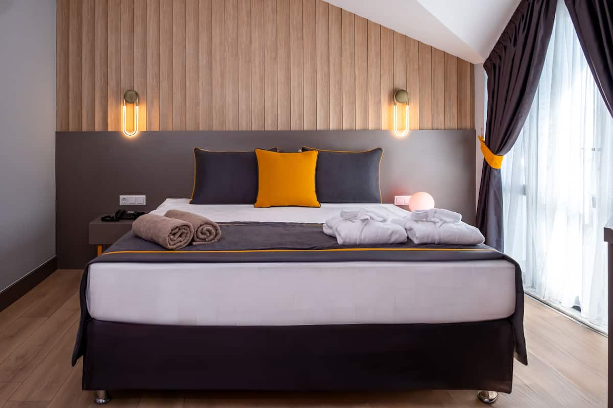 Ropa de cama de alta calidad y minibar con artículos gratuitos
