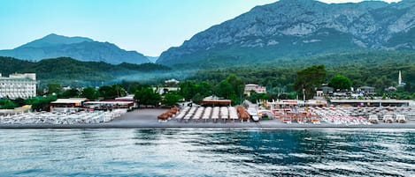 Private beach, free beach shuttle, sun-loungers, beach umbrellas