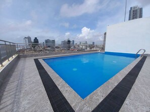 An infinity pool - Located in Colombo, a few steps from Kollupitiya Beach (Colombo)