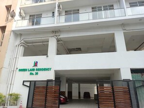 Exterior - Located in Colombo, a few steps from Kollupitiya Beach (Colombo)