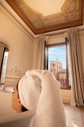 Luxury Suite | Down comforters, minibar, in-room safe, desk - Eight Venezia (Venice)