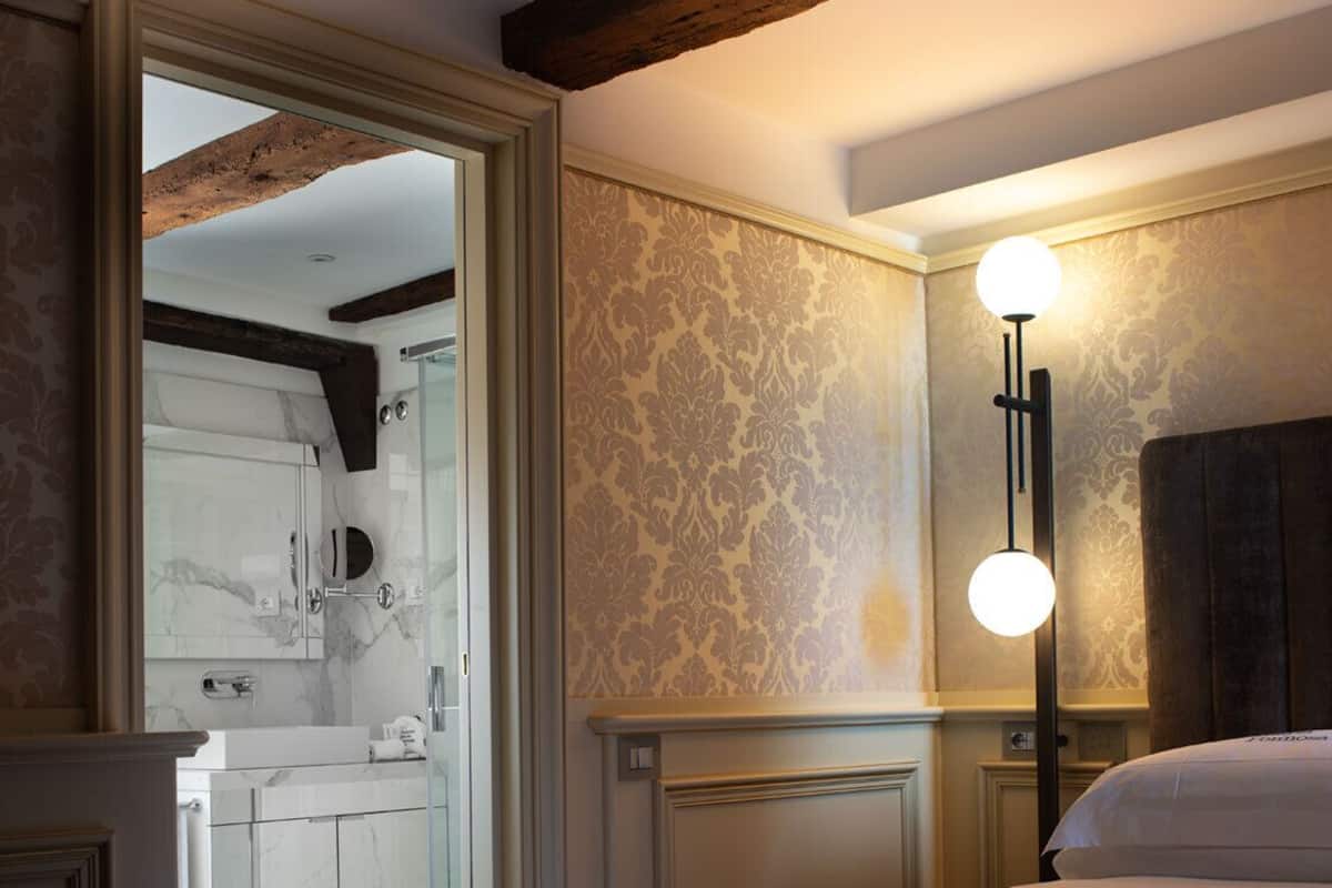 1 slaapkamer, donzen dekbedden, een minibar, een kluis op de kamer