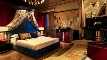 Studio Suite | Down comforters, minibar, in-room safe, desk