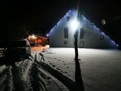 Seculed House on The hill, fresh air, walks în nasture, wild corner ofheaven....
