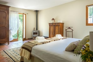3 slaapkamers, een strijkplank/strijkijzer, wifi, beddengoed