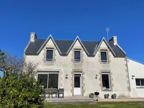 Exterior - Chez mémé", a family home renovated in 2026 -Beach on foot-Enclosed garden -8 people (Loctudy)