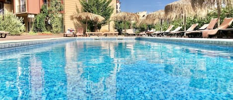 حمّام سباحة خارجي