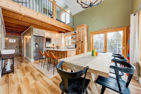 Fridge, microwave, oven, stovetop. 5BR Retreat w/ Hot Tub - Sleeps 12 in Stratton