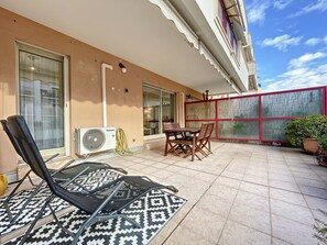 Outdoor dining - (015) L'Entre Vieille ville et Mer (Antibes)