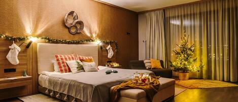 In-room safe, desk, laptop workspace, blackout drapes