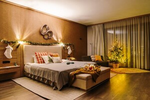 In-room safe, desk, laptop workspace, blackout drapes