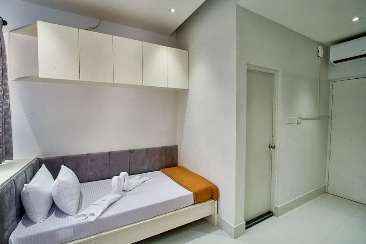 Standard Single Room, 1 Katil Bujang (Single), City View | Peralatan tempat tidur hipoalergenik